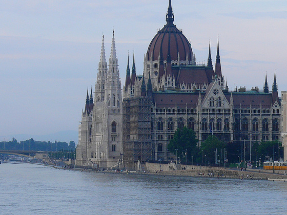 rzsuzsu: Parlament felé közeledik a Duna