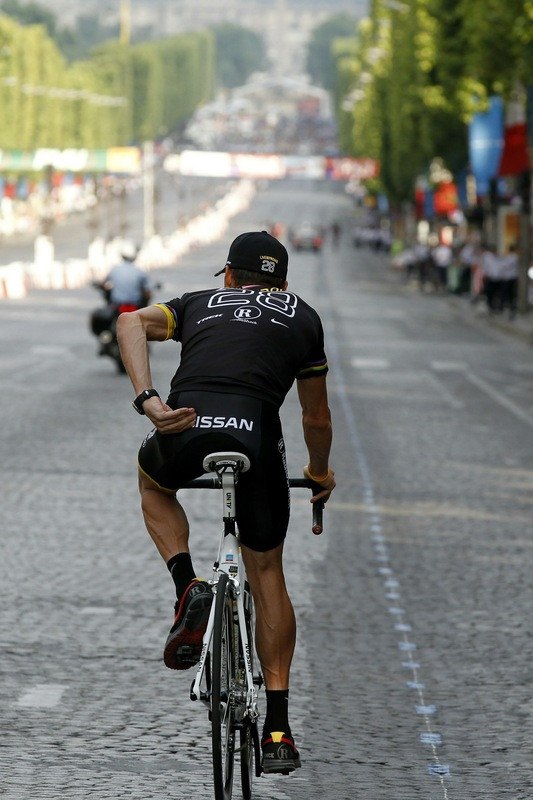 4ac4adcbc43da85cee3f9d1a8e320e17-getty-cycling fra-tdf-2010-arms