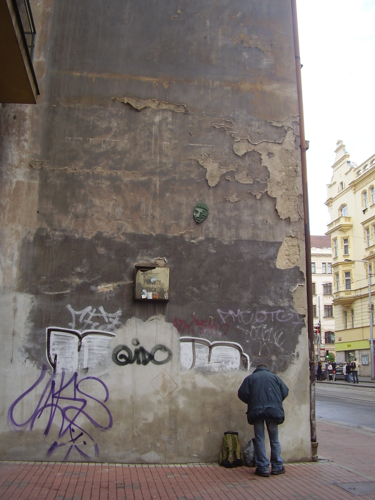 egy kis szocio (falon zöldfej!) (praga2009)