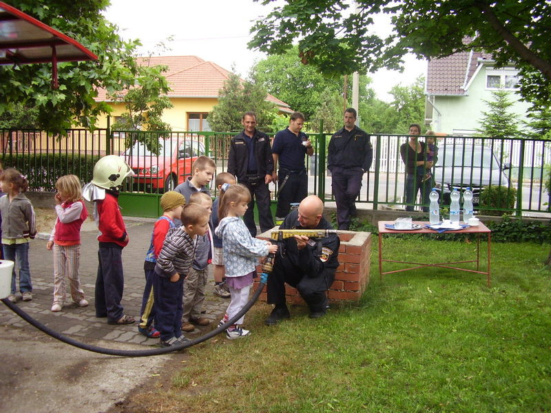 2009.05.28.ovi Tűzoltókkal 034