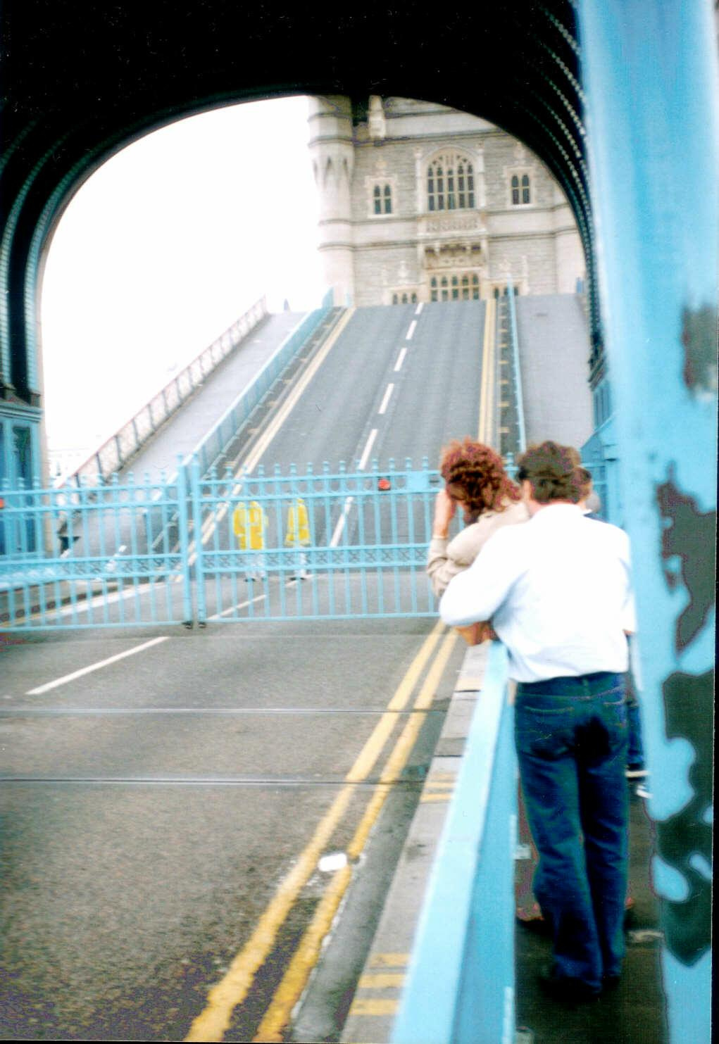 Tower Bridge nyílik 1.