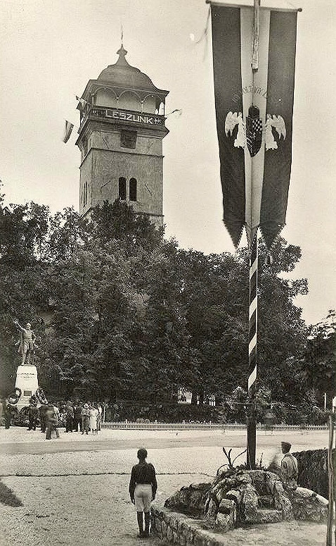 Rozsnyó országzászló Rákóczi őrtorony Kossuth szobor