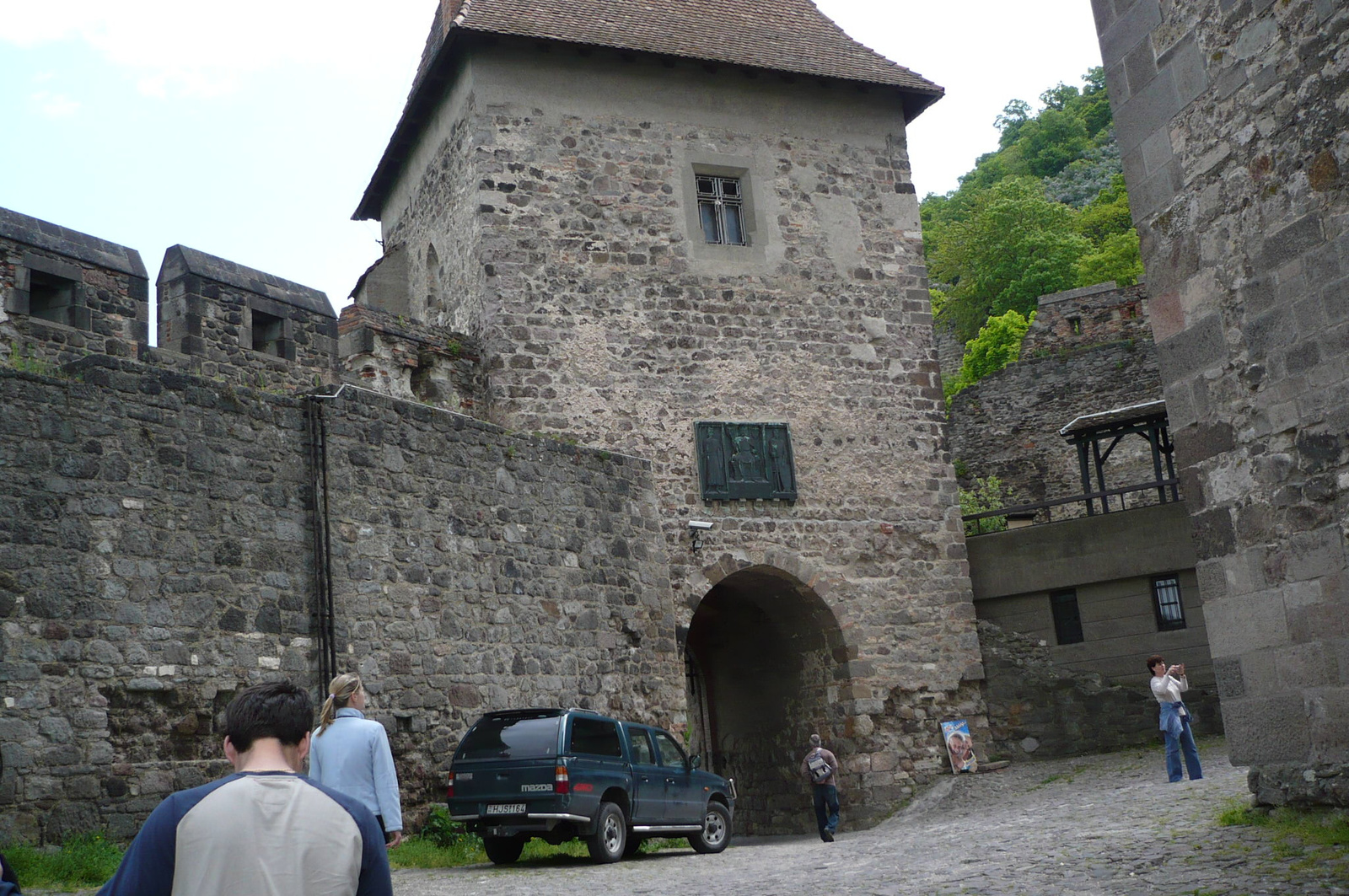 a vár és az autó