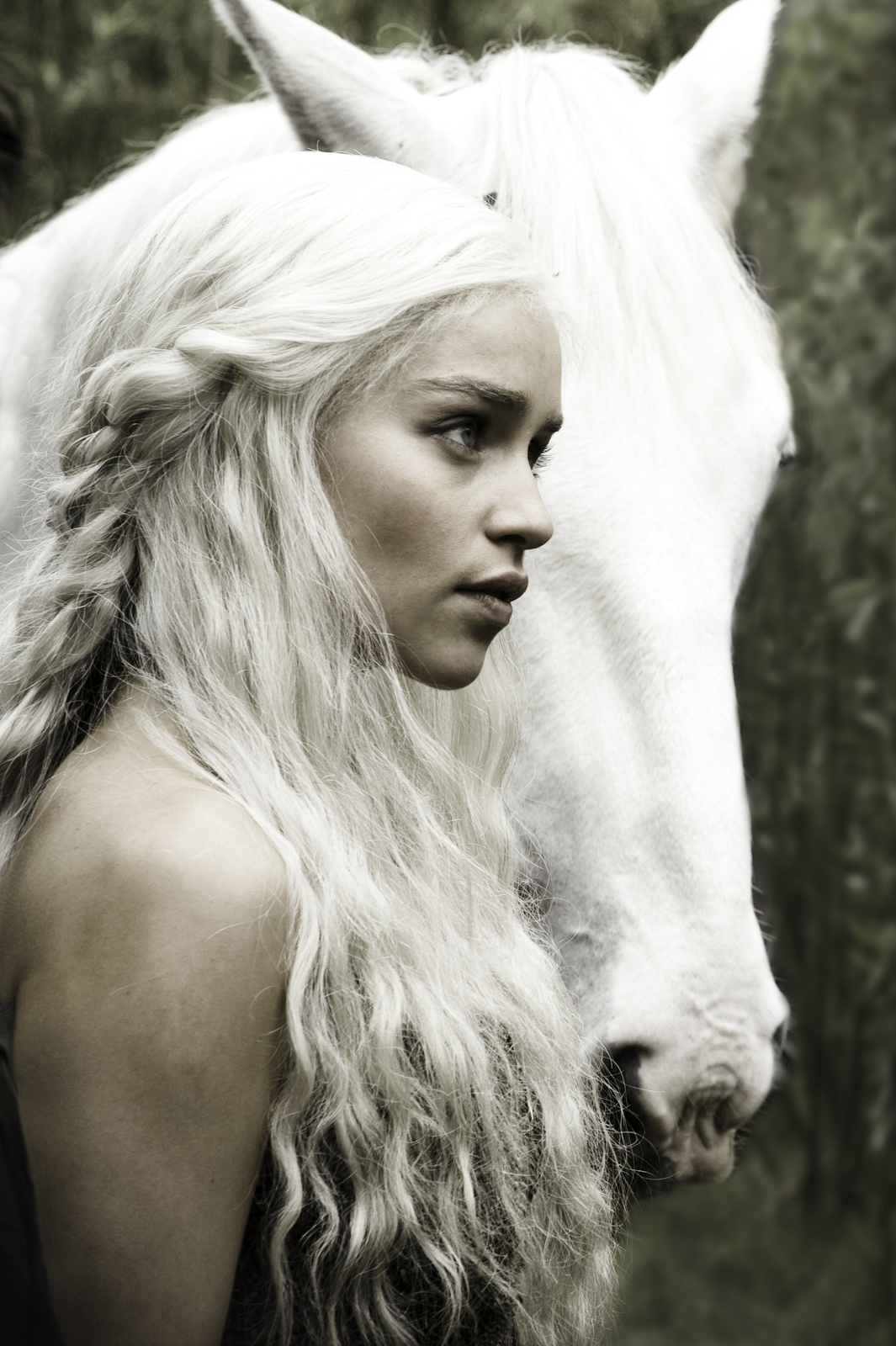 Game-of-Thrones-image-Emilia-Clarke