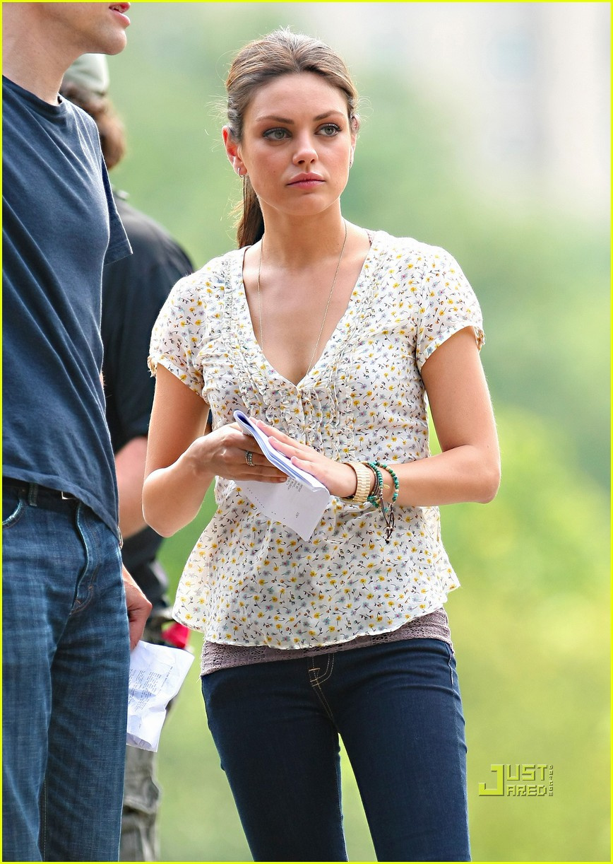 justin-timberlake-mila-kunis-filming-benefits-05