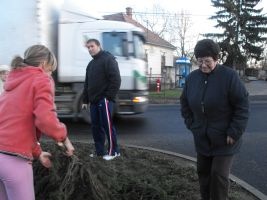 20091128-2009 évi adventi koszorú készítése 022