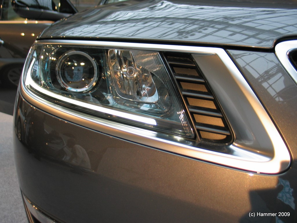2010 Saab 9-5 headlight