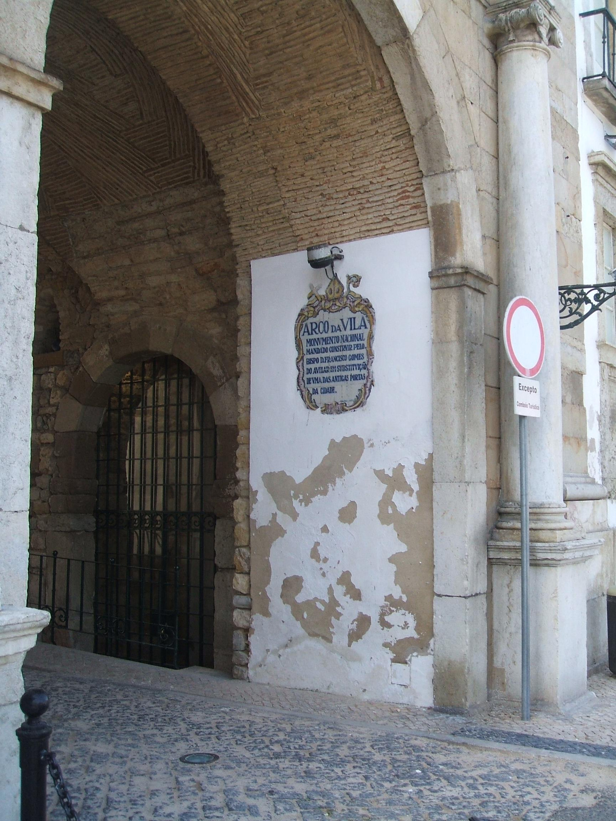 Faro, Arco do Villa