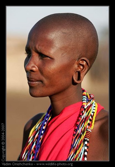 masai-woman-portrait-close-up-africa-avkj7t0597-out (Medium)