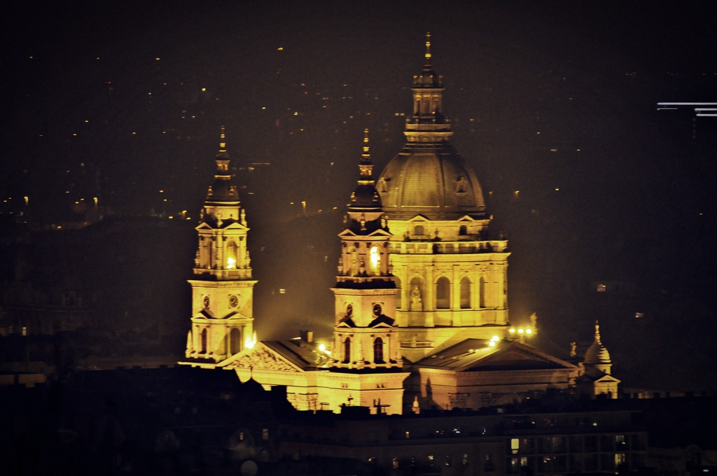 Szent István Bazilika by Night1