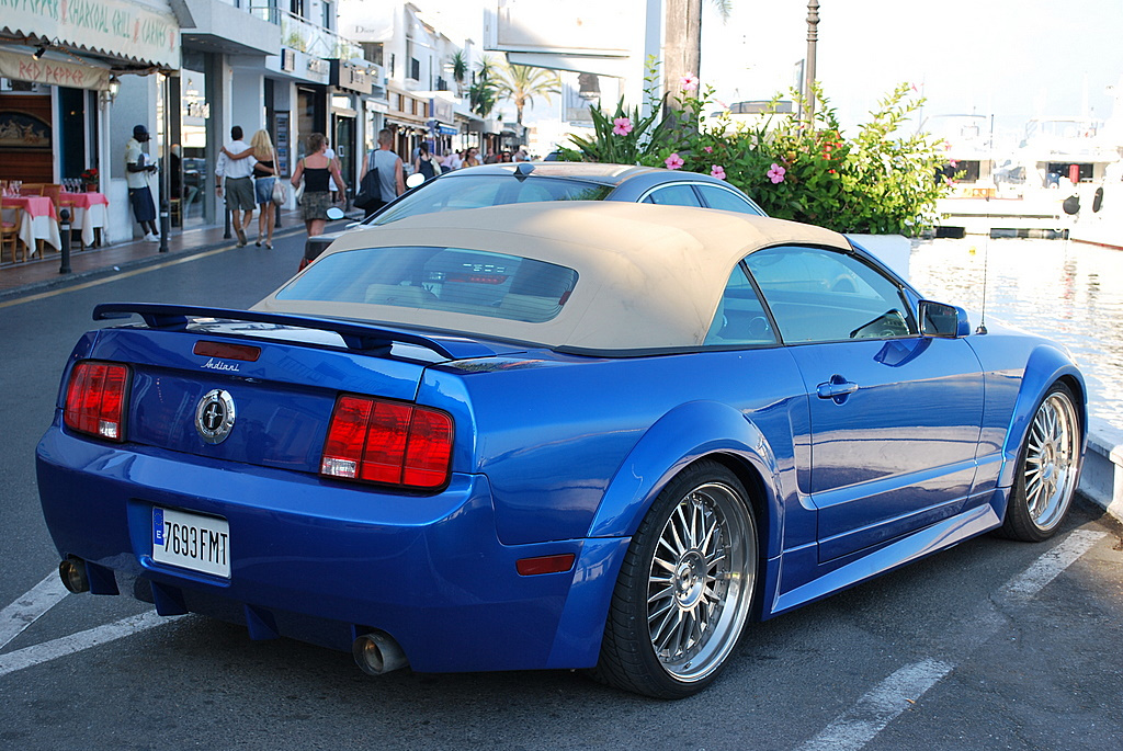 FORD MUSTANG 4