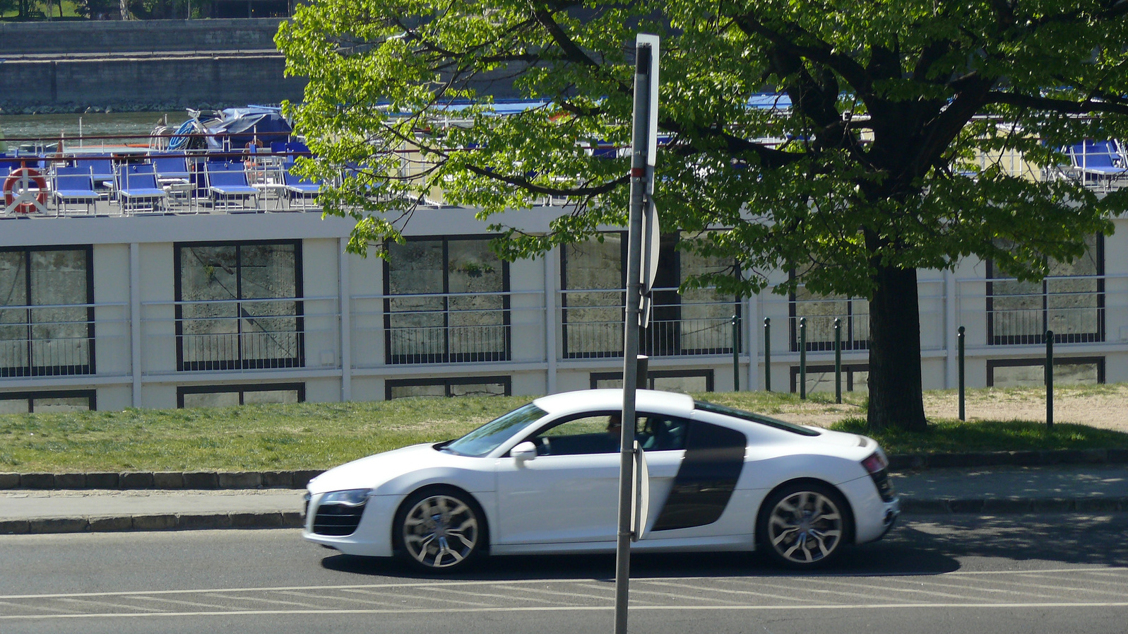 Audi R8 V10