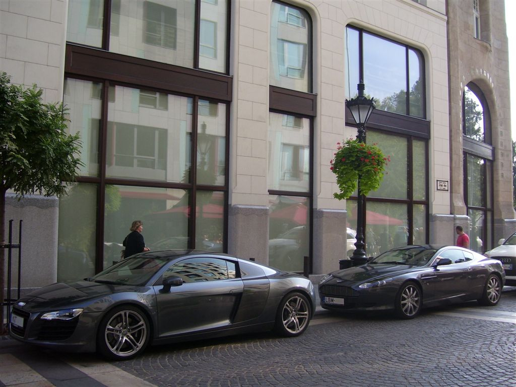 R8-DB9