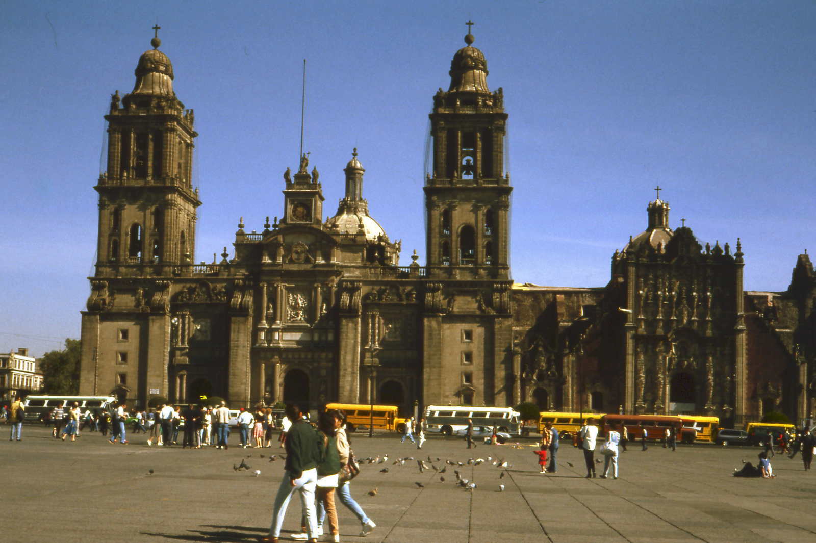 Mexicováros Zocalo a templommal