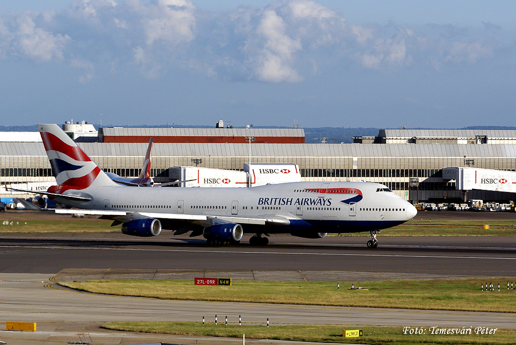 Heathrow British B747-02