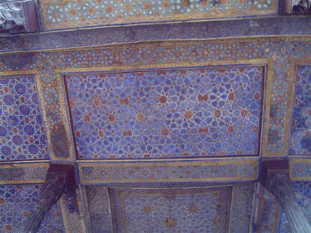 Iszfahán, az ún. 40 oszlopos palota verandájának mennyezete