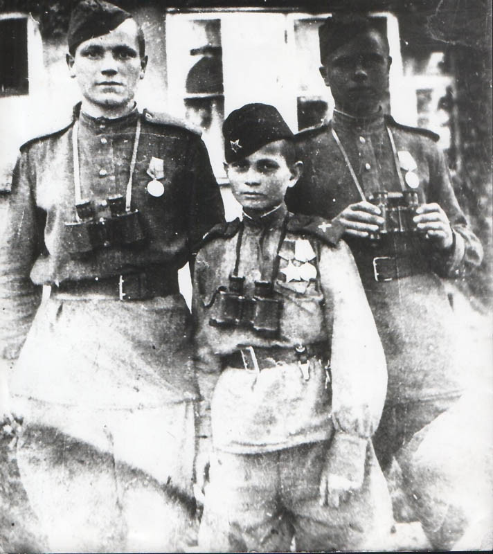 fia az ezred, Volodya Tarnovsky, elvtársak Berlinben. Május 1945