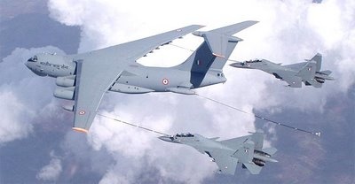 AIR IL-78 Refuels SU-30MKIs Side lg