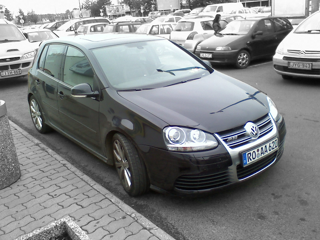 Volkswagen Golf R32