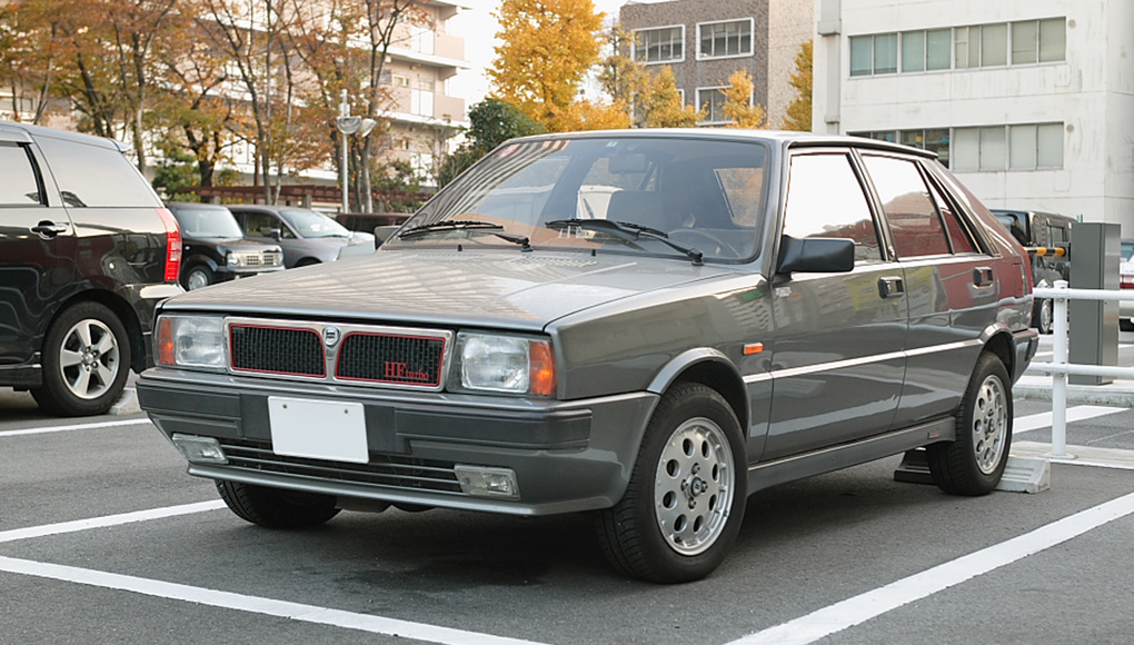 Lancia Delta HF turbo 001