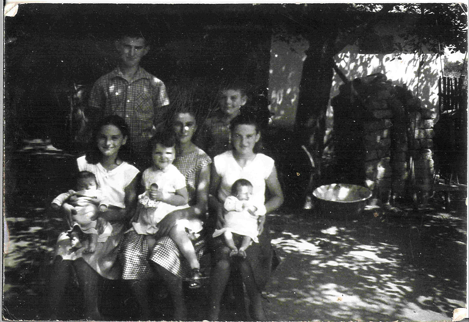 1961-0003-Júniusban Pityu, Jaja, Jóska, Fanyi, Teri, Lajos, Mari