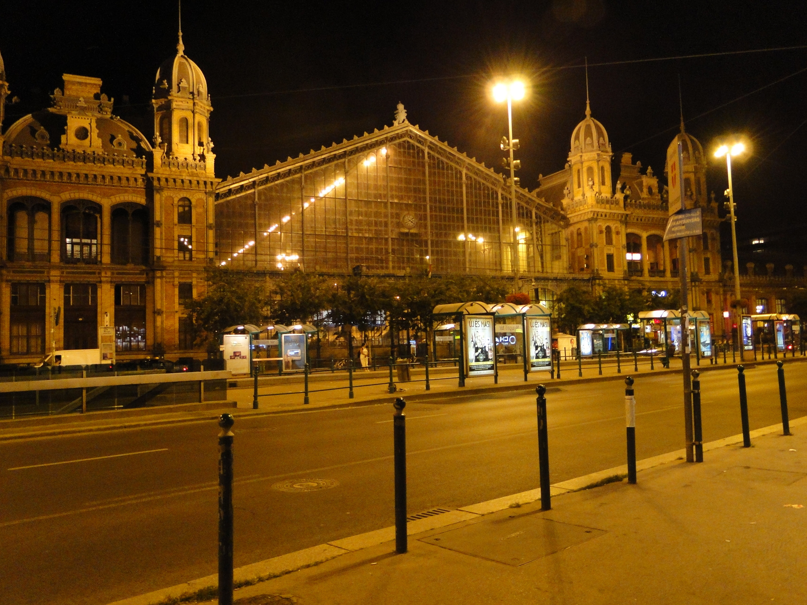 Nyugati Pályaudvar éjjel,  Budapest