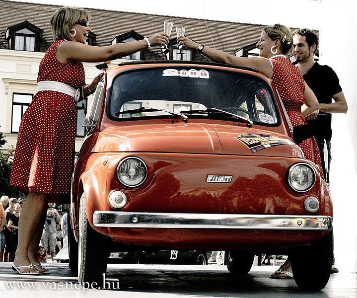 Fiat 500 Oldtimer verseny cél Veszprém 2009 3