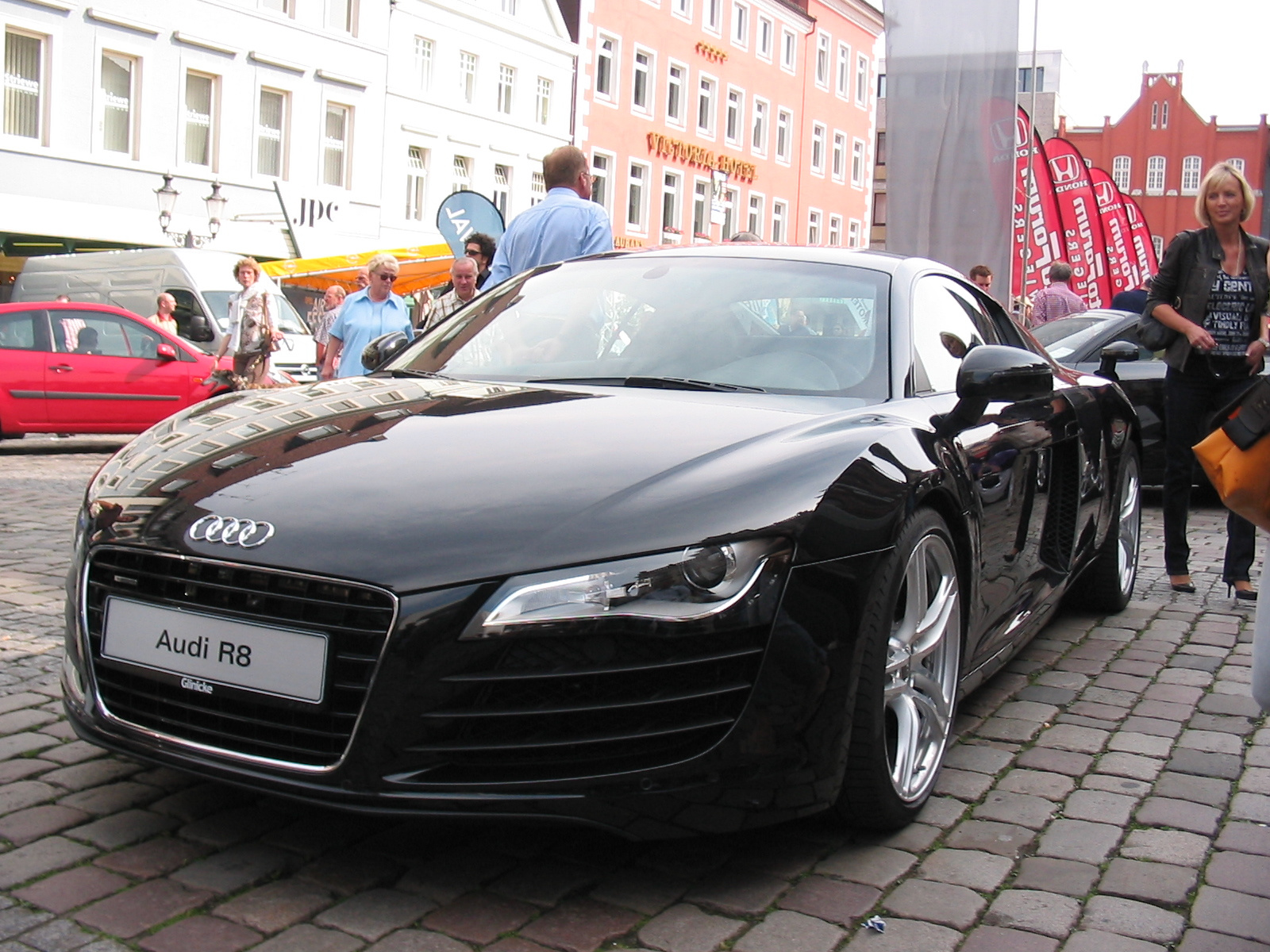 R8 front