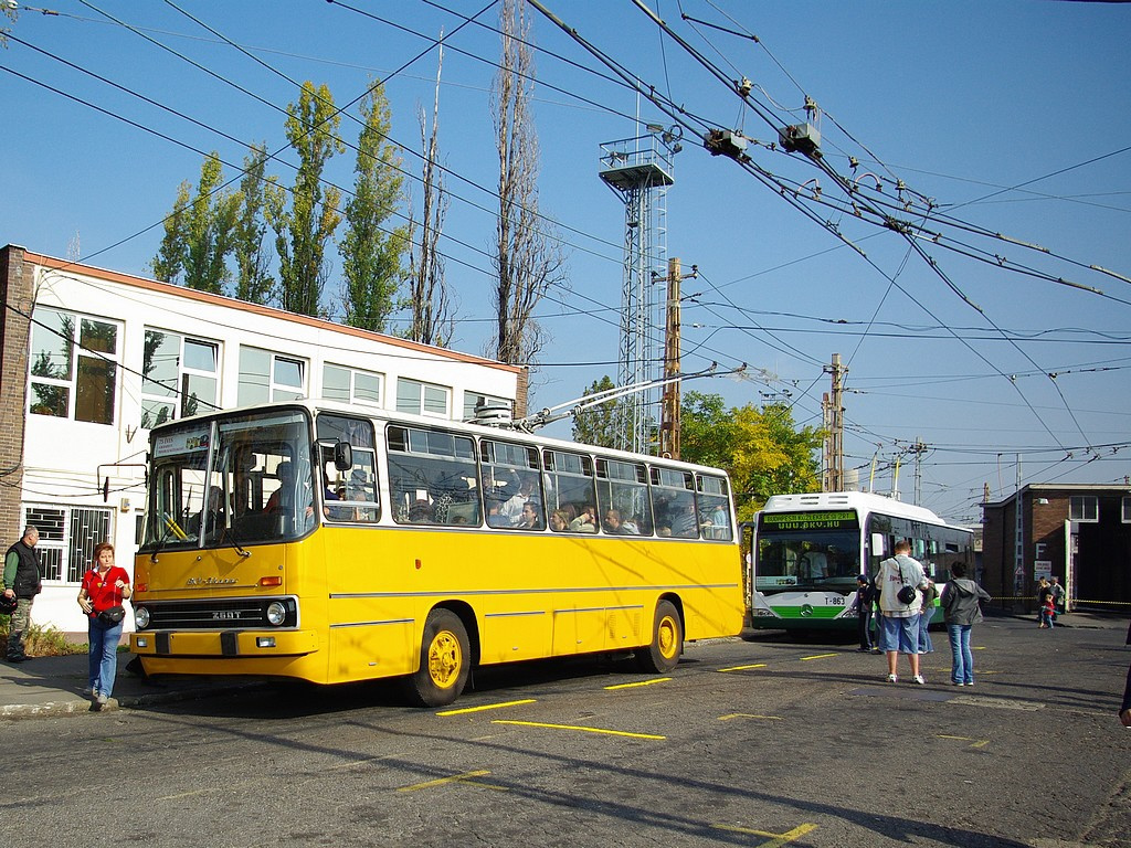 Ikarus 260 T a Pongrác úti troligarázsban 1 2008.10.11