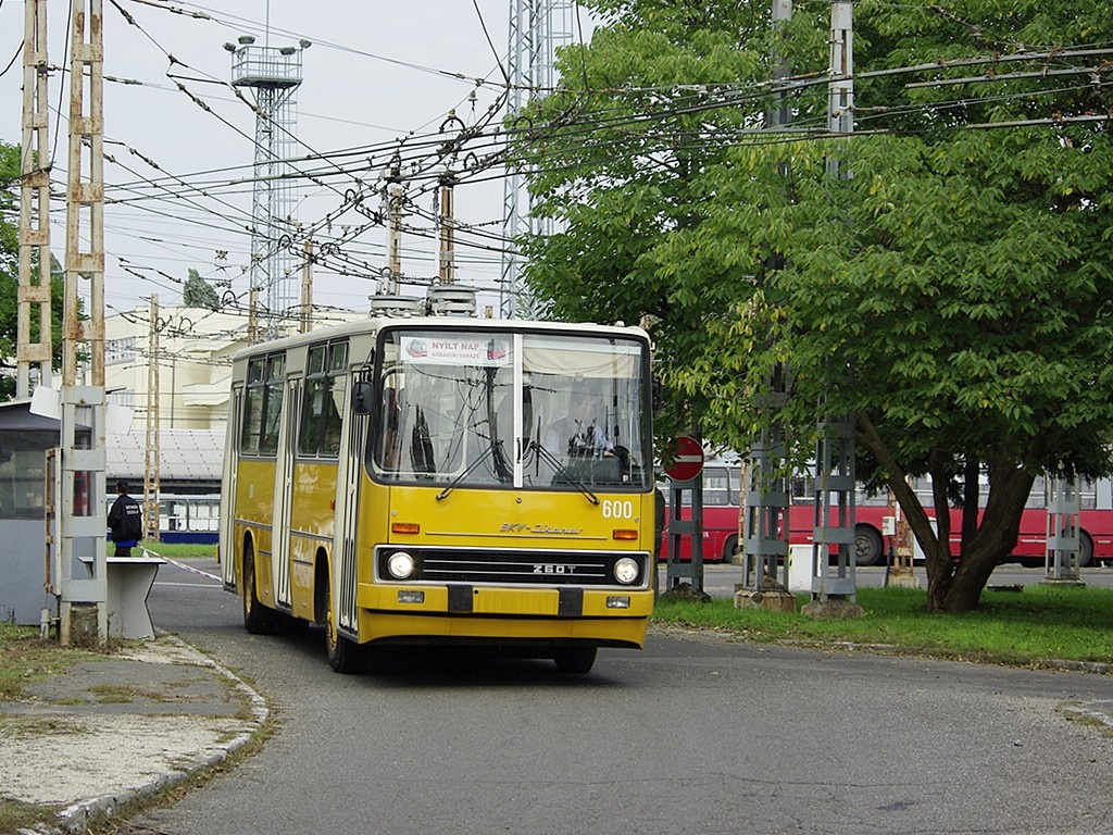 Ikarus 260T a Troligarázsban 37 2010.09.25