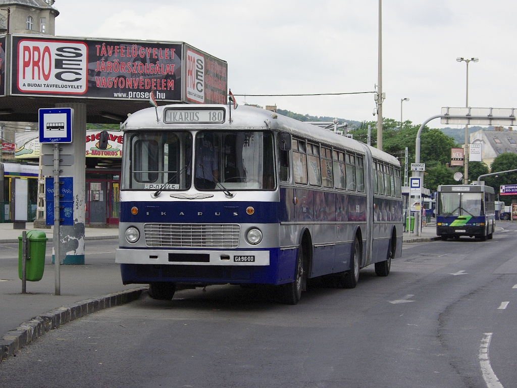 Ikarus 180 a Széll Kálmán téren 1 2011.06.18