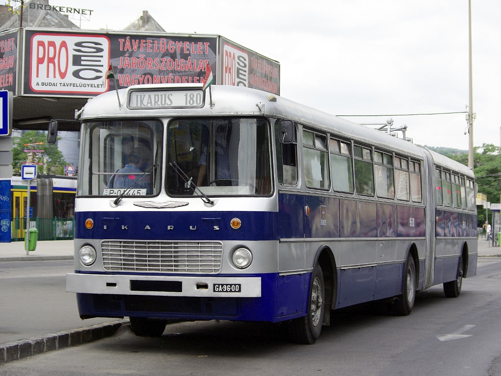 Ikarus 180 a Széll Kálmán téren 3 2011.06.18