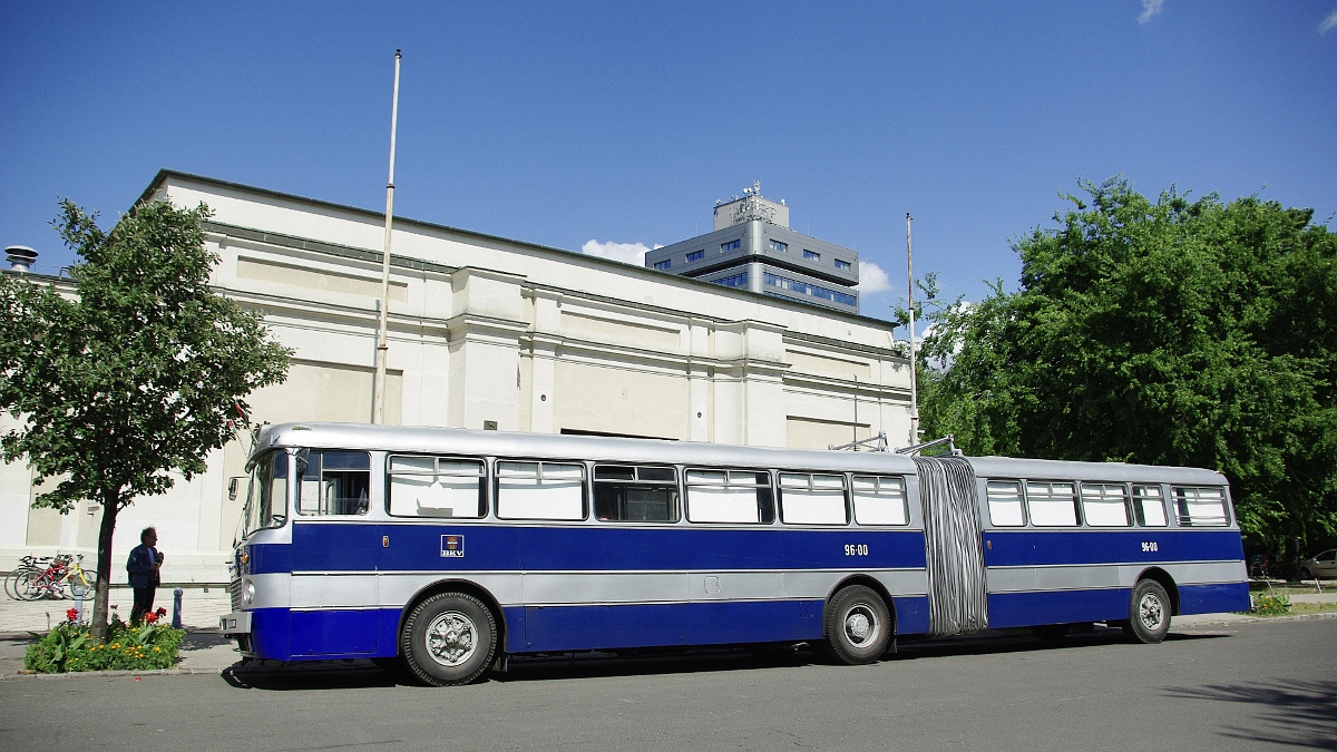 Ikarus 180 a Közlekedési múzeumnál 06 2011.06.25