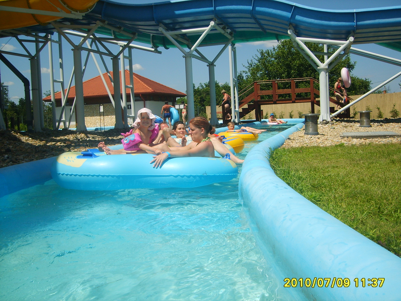 2010 Július 09 Cegléd Aquapark, Bea - Jázmin