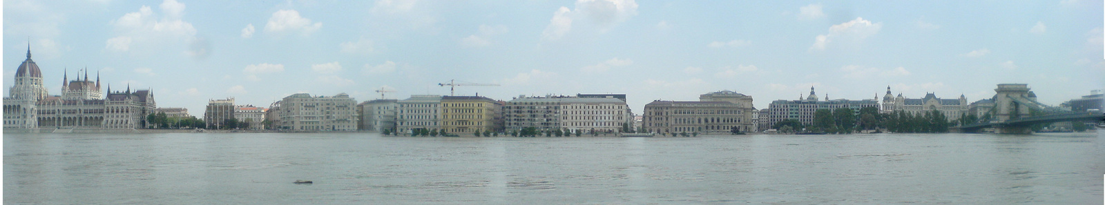 2010 Duna árvíz Budapest (széles panoráma, egy kis varrathibával