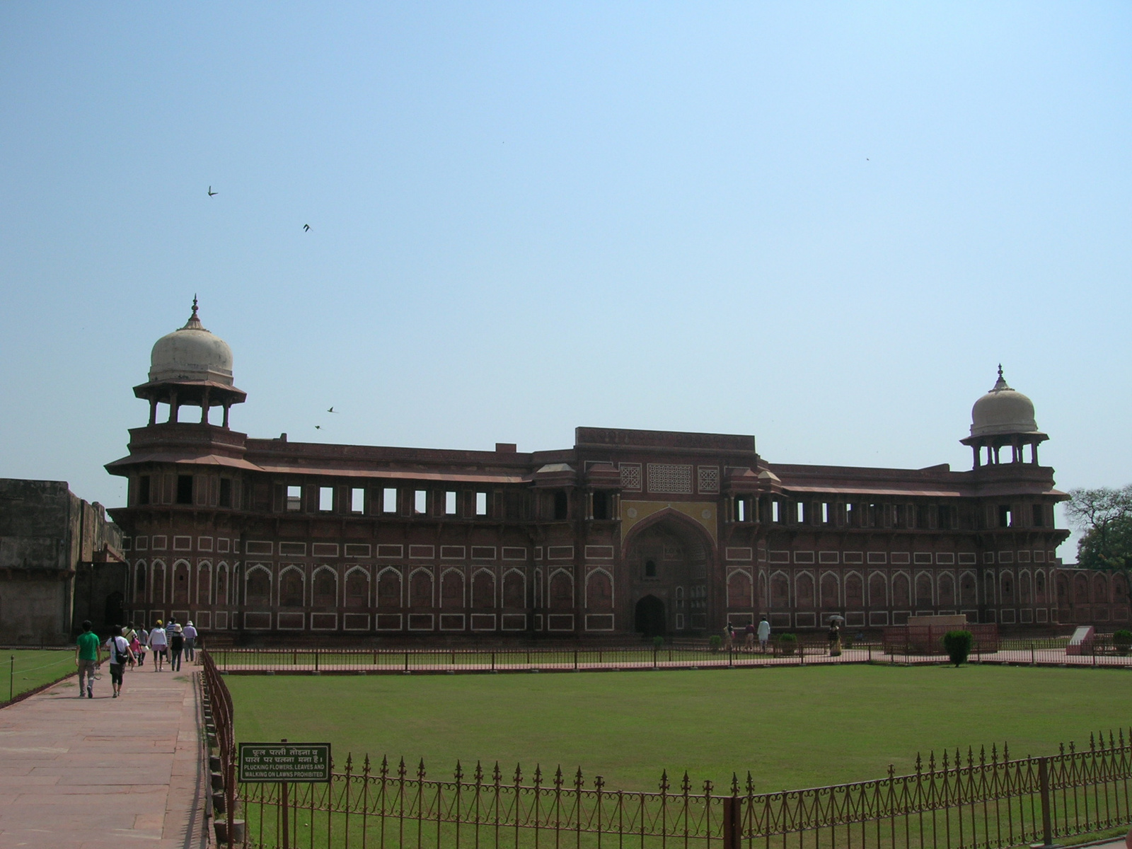 Agra fort inside 1