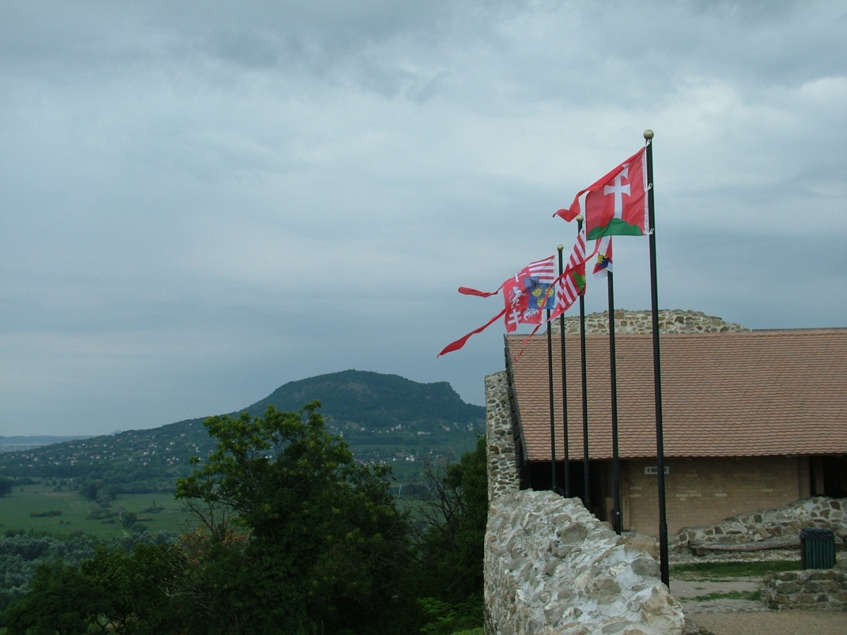 Zászlók és Szent György-hegy