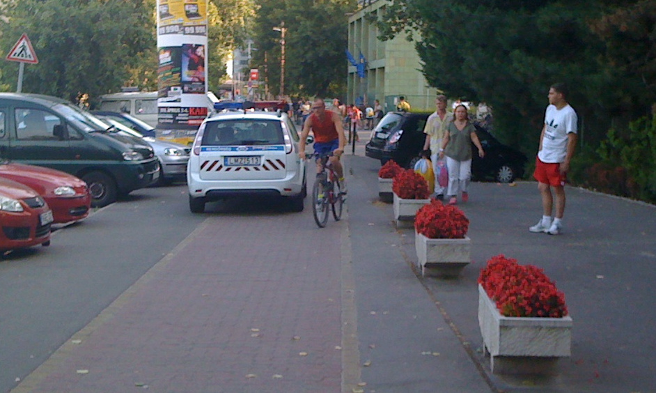 Kerékpáros rendőr