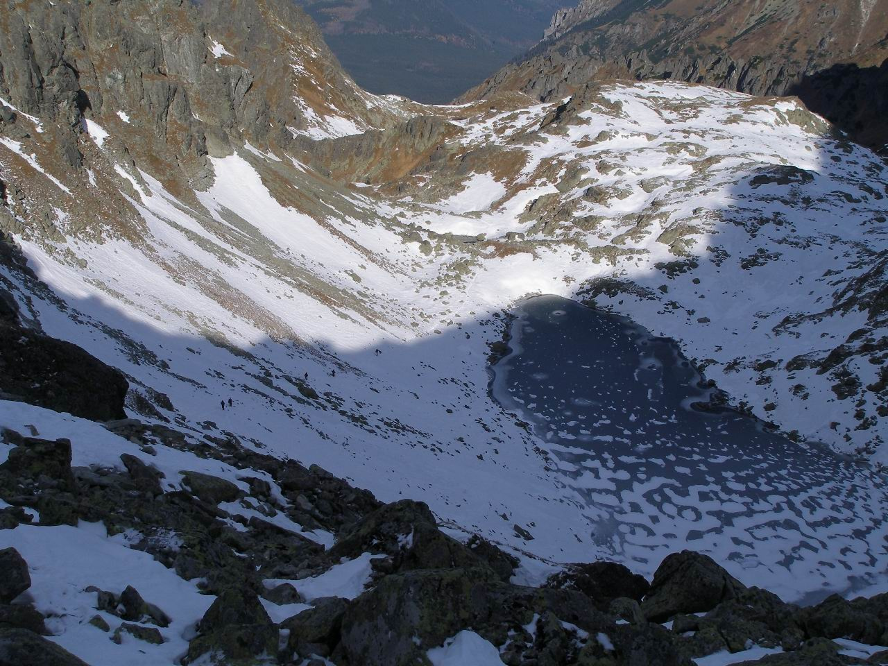 Fagyott-tó (Zmrzlé Pleso) a Lengyel-nyereg északi oldala alatt.