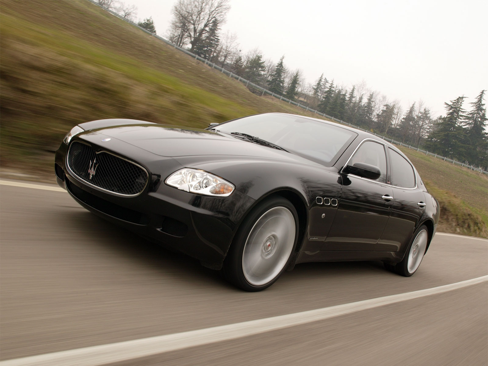 Maserati-Quattroporte-Sport-GT-01