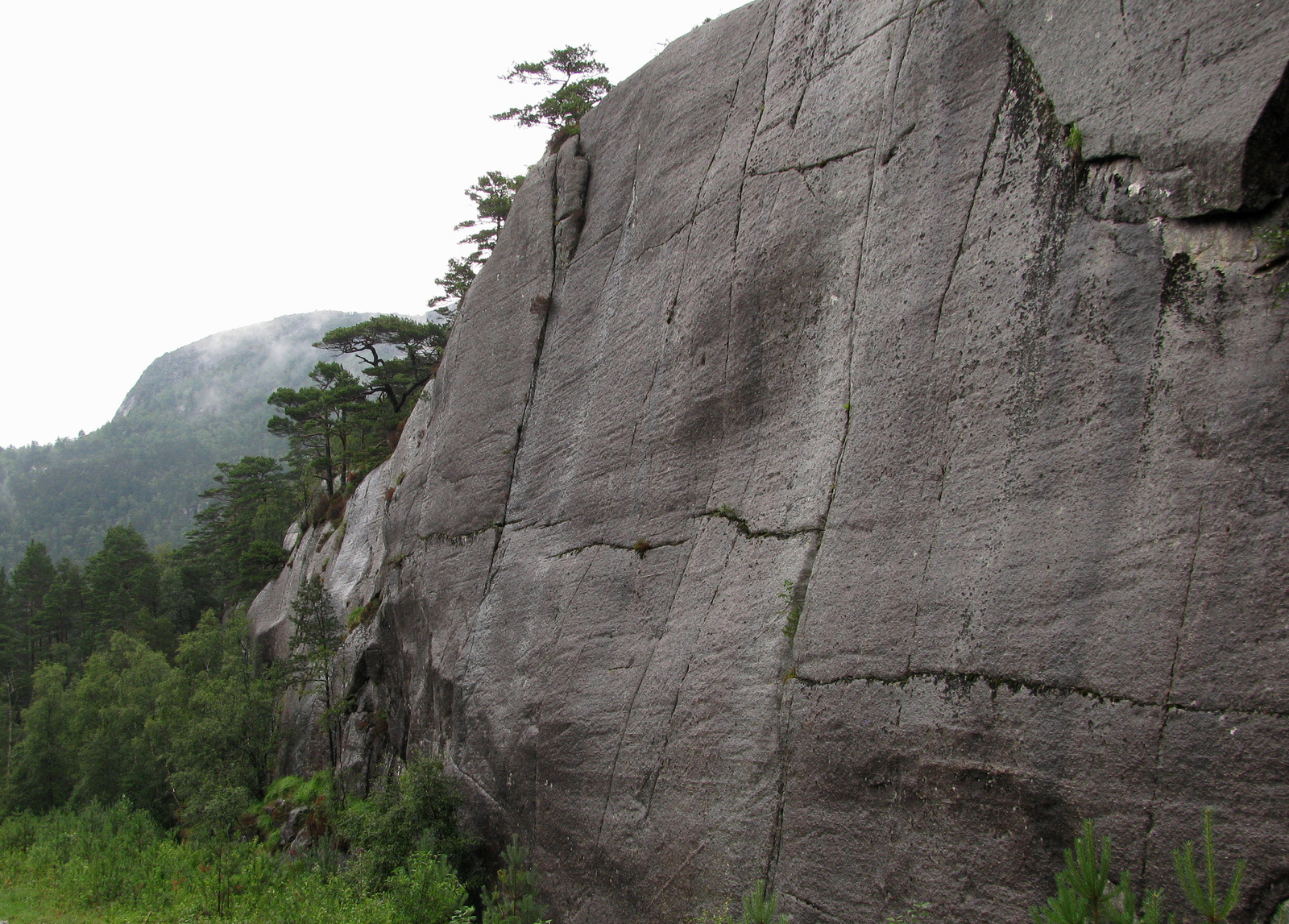 szikla Preikestolen-re menet