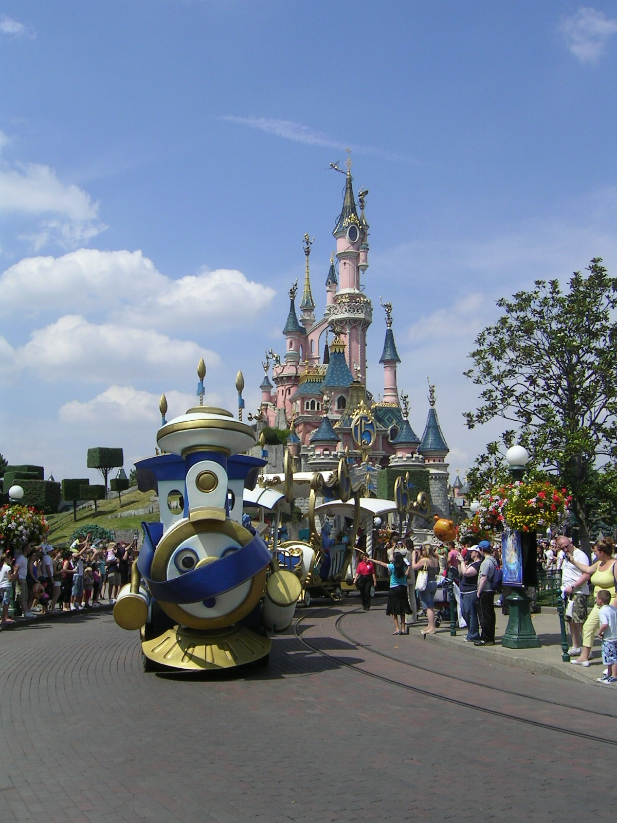 48 - Disneyland - Disney's Once Upon a Dream Parade