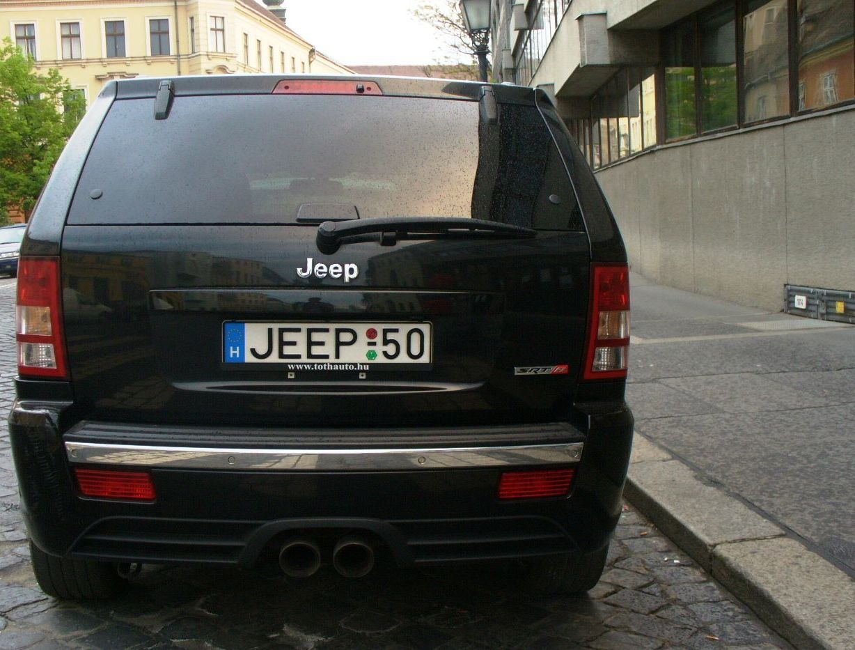 Jeep Grand Cherokee SRT- 8