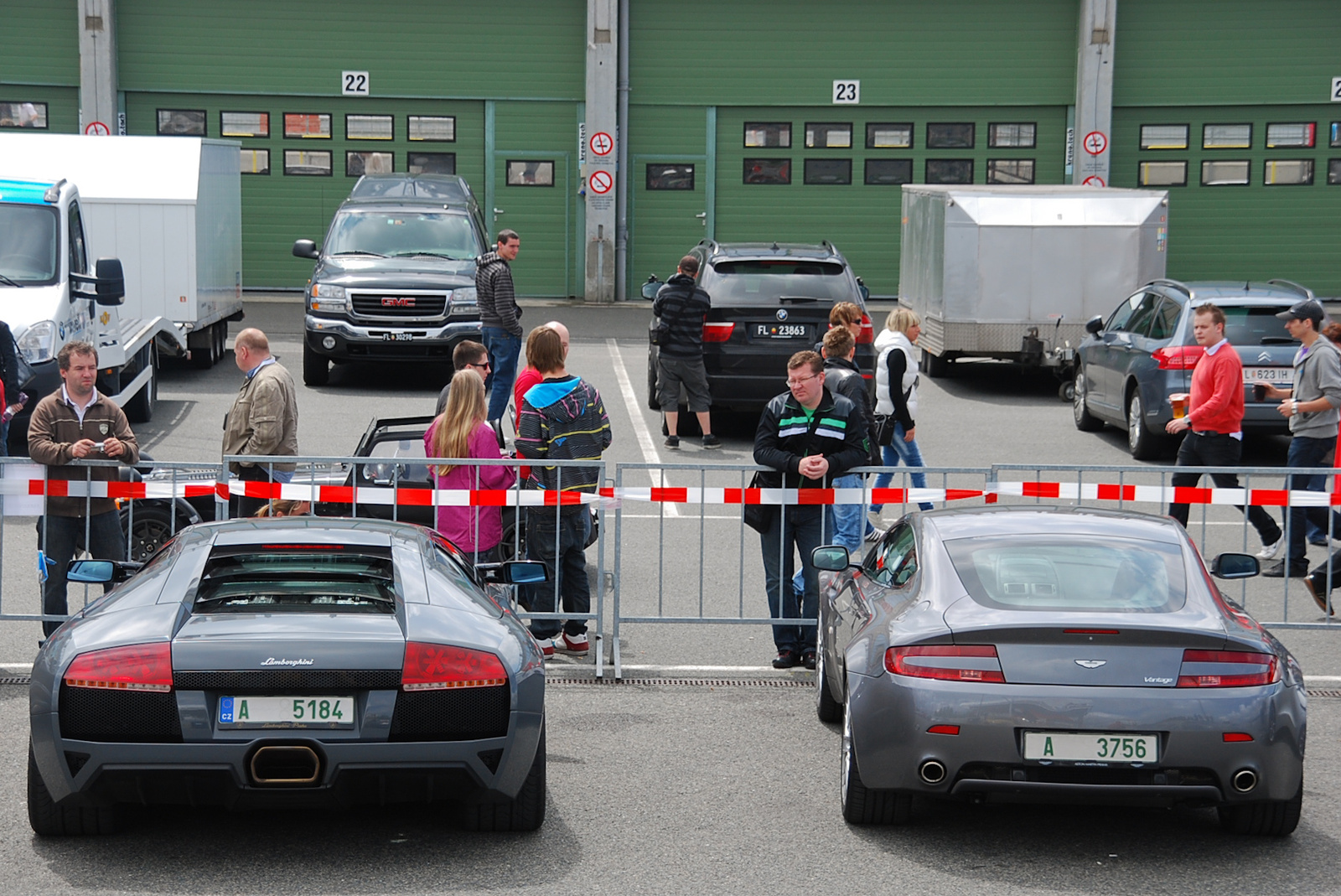 Lamborghini Murciélago LP640 - Aston Martin V8 Vantage