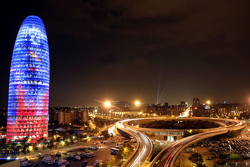 Torre Agbar - Barcelona / Spanyolország "környezetbe illeszkedő"