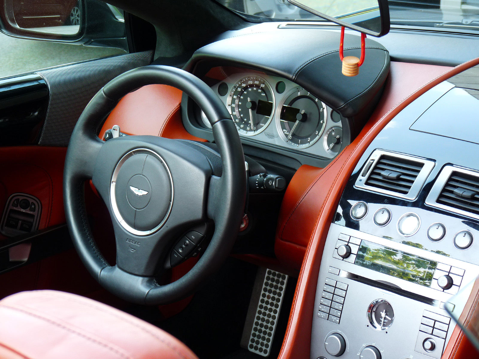 Aston Martin DB9 Volante