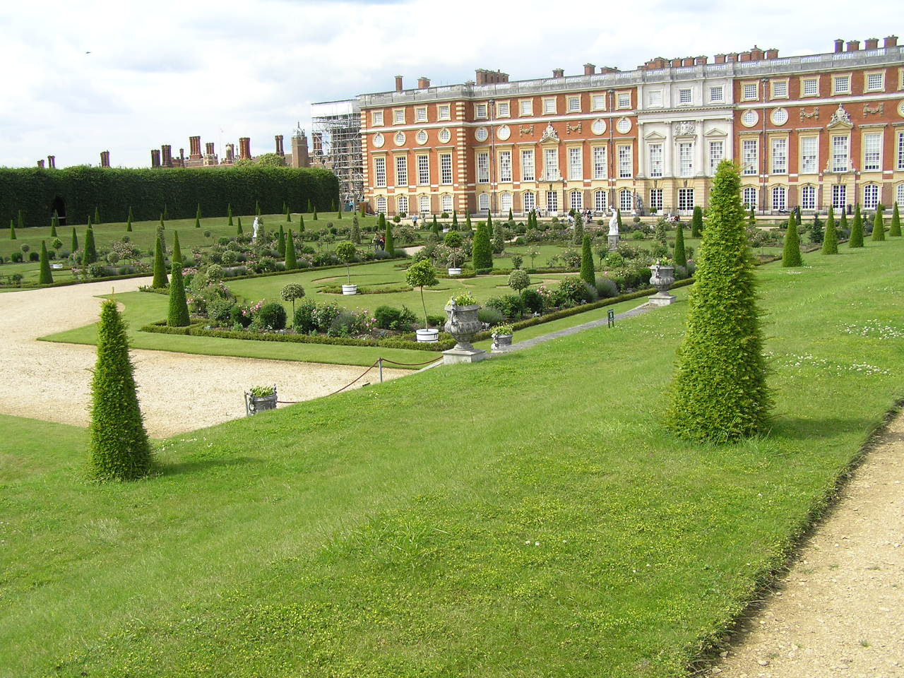 London 477 Hampton Court