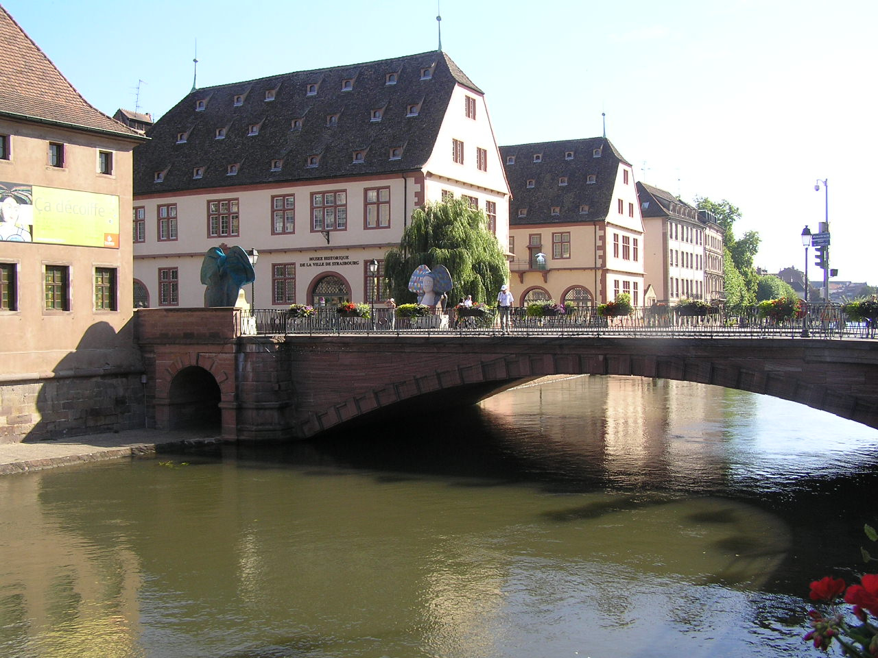 0010 Strasbourg az Ill folyó partján