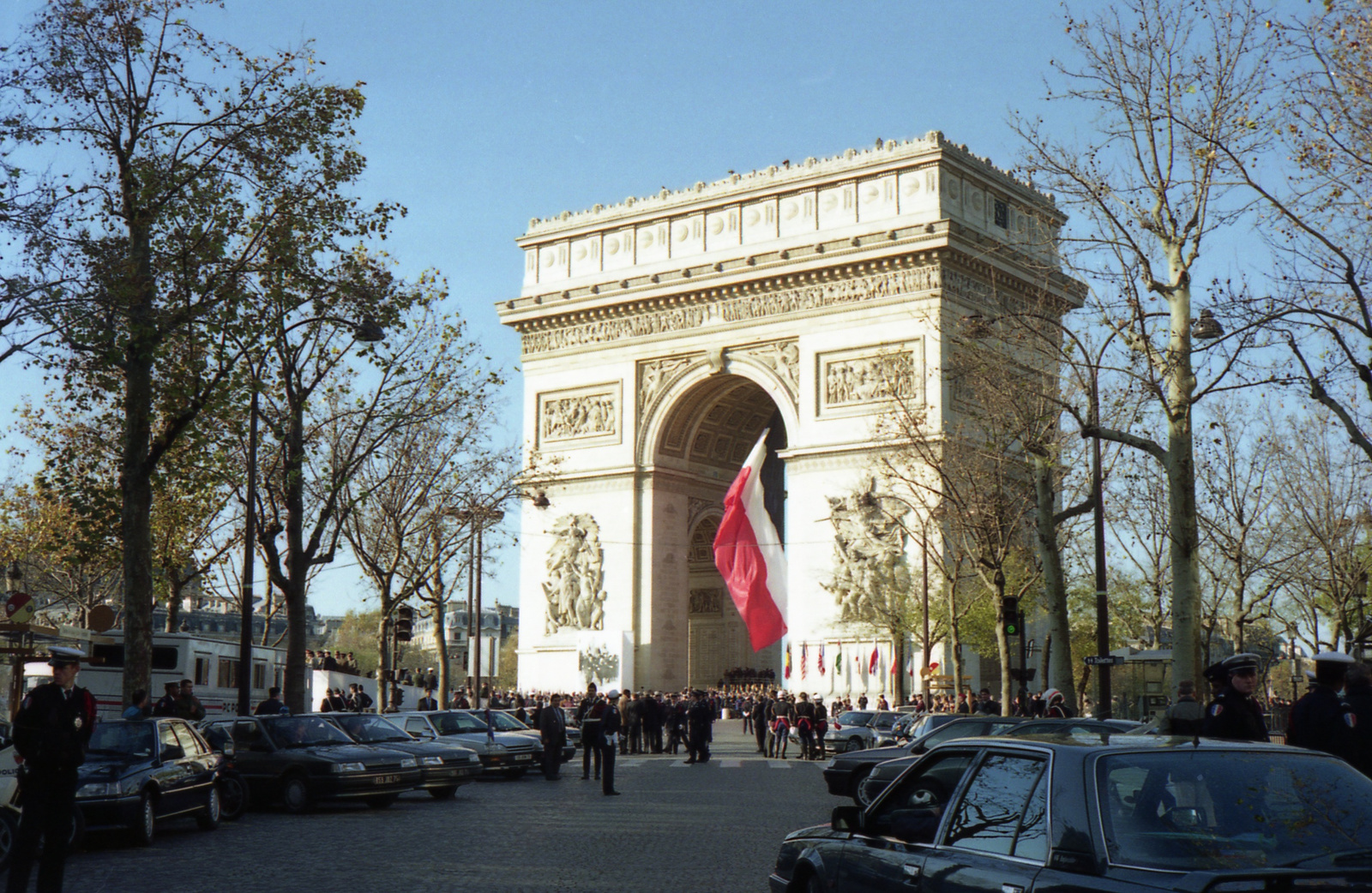 107 Párizs Diadalív novemberben