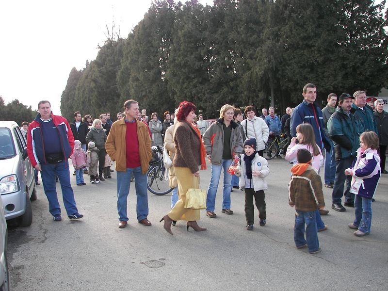 2007-02-23 Demonstráció a vasútállomás előtt